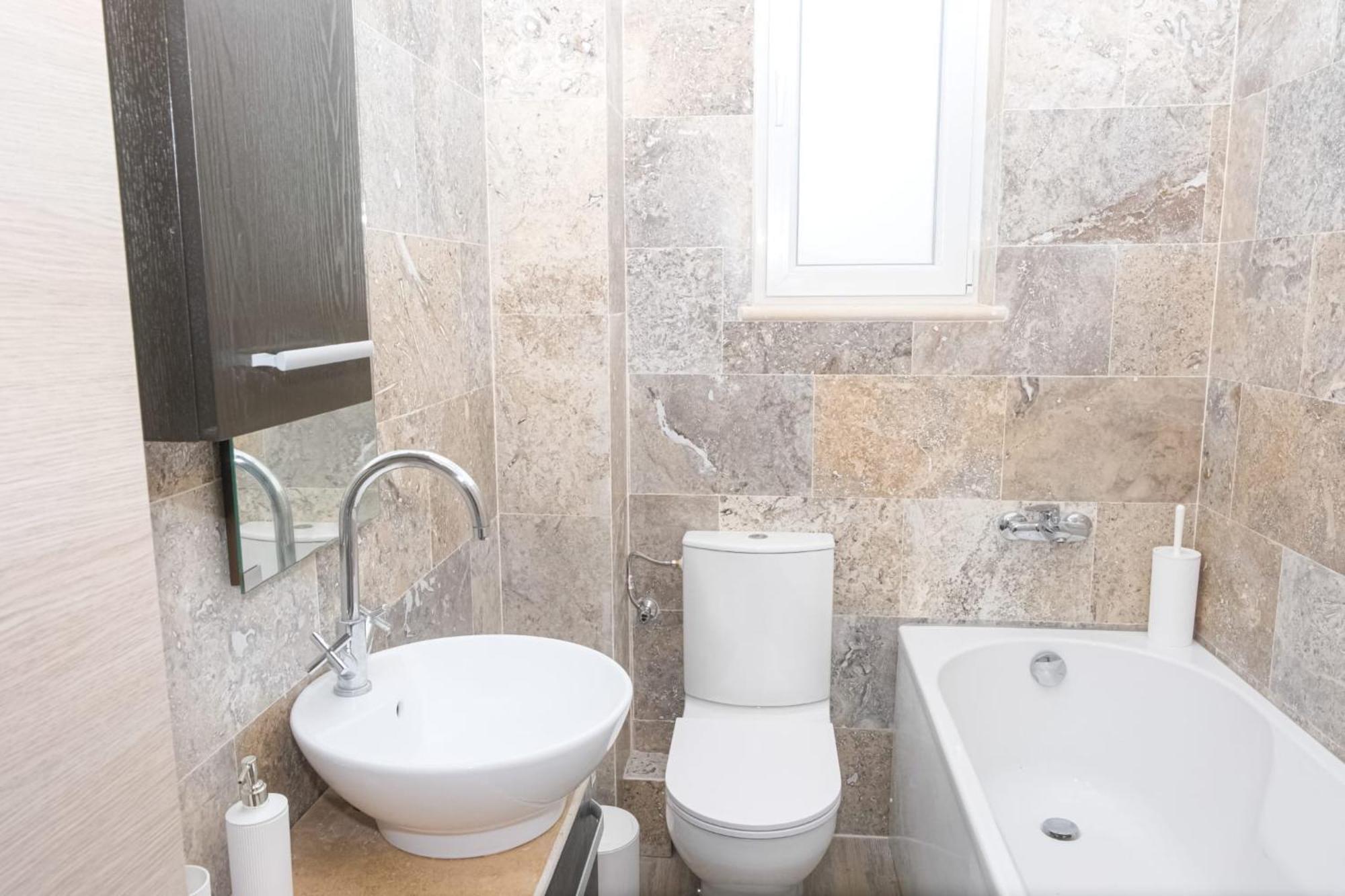 Ada Navodari Appartement